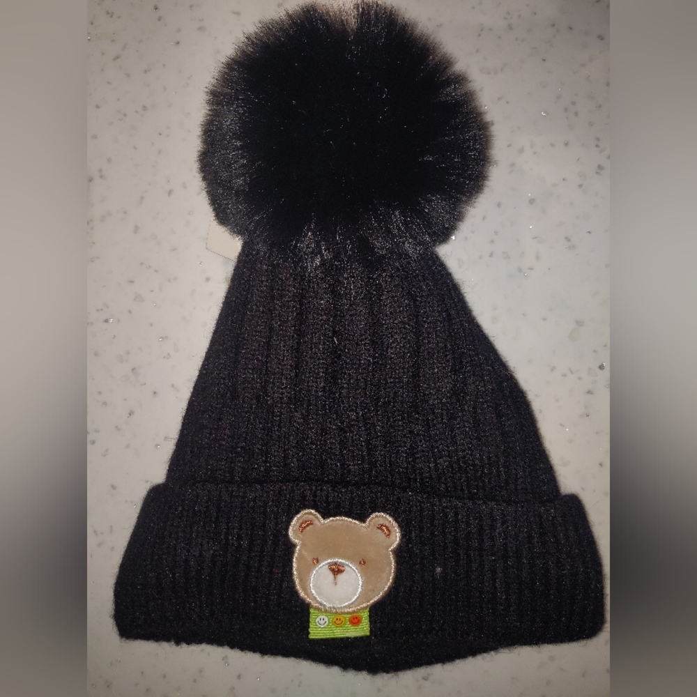 XQ high quality hat with single pom pom